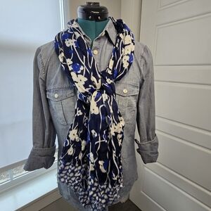 TALBOTS LAREGE SCARF SHAWL WRAP BLUE WHITE POPPIES FLOWERS WOMEN OS COASTAL